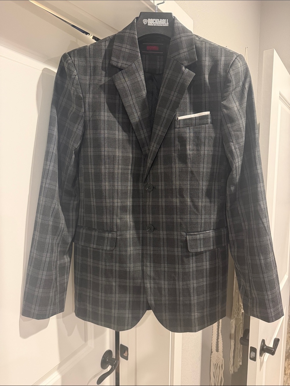 Gray Plaid Men's Sport Coat - Classic Tailored Blazer